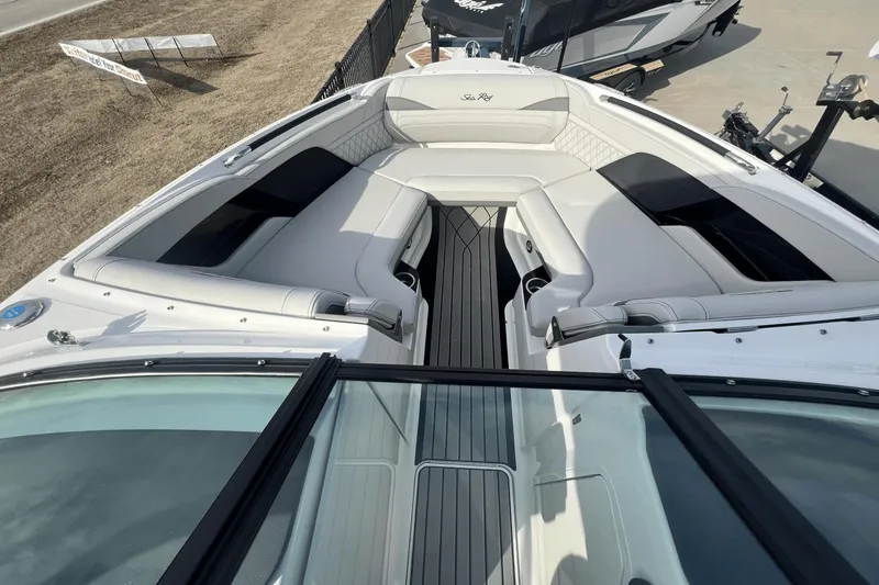 Slide: The Image of Sea Ray SLX 260 Surf 2024 - 4