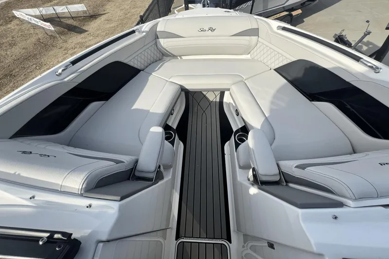 Slide: The Image of Sea Ray SLX 260 Surf 2024 - 5