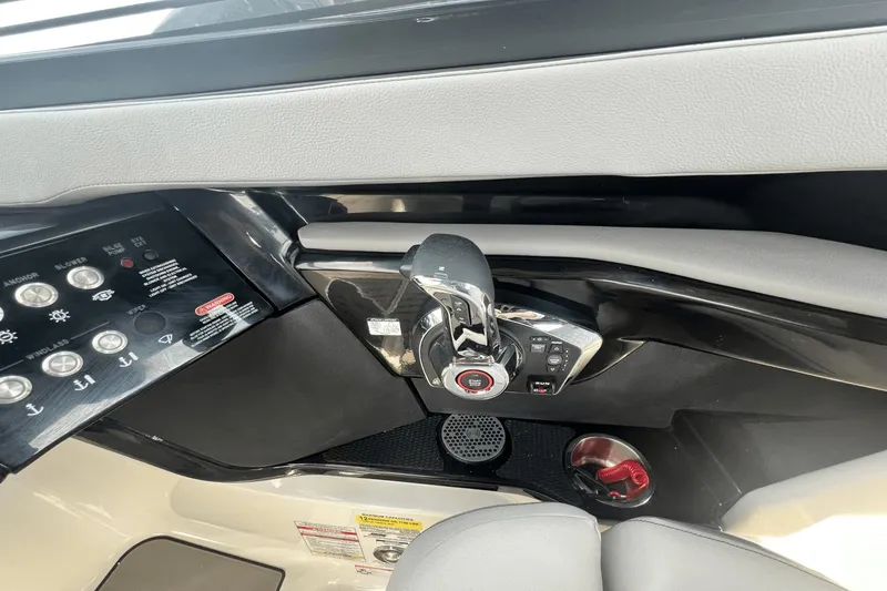 Slide: The Image of Sea Ray SLX 260 Surf 2024 - 8