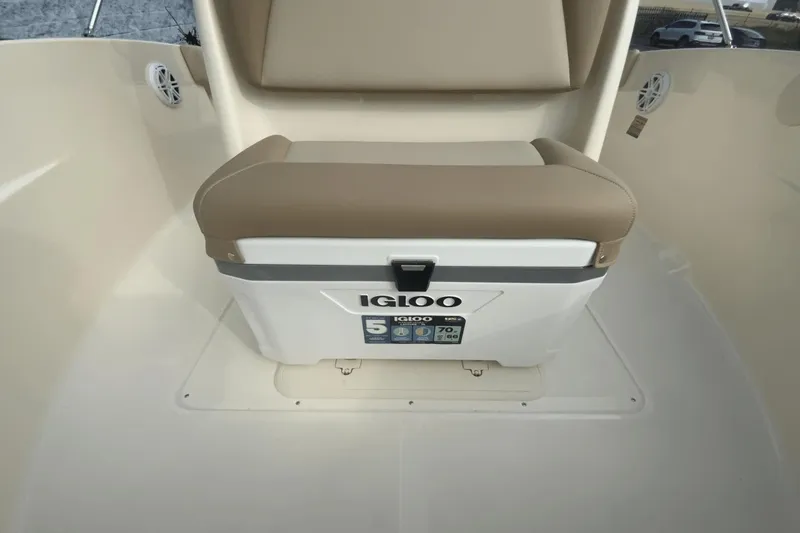 Slide: The Image of Scout 195 Sportfish 2024 - 12