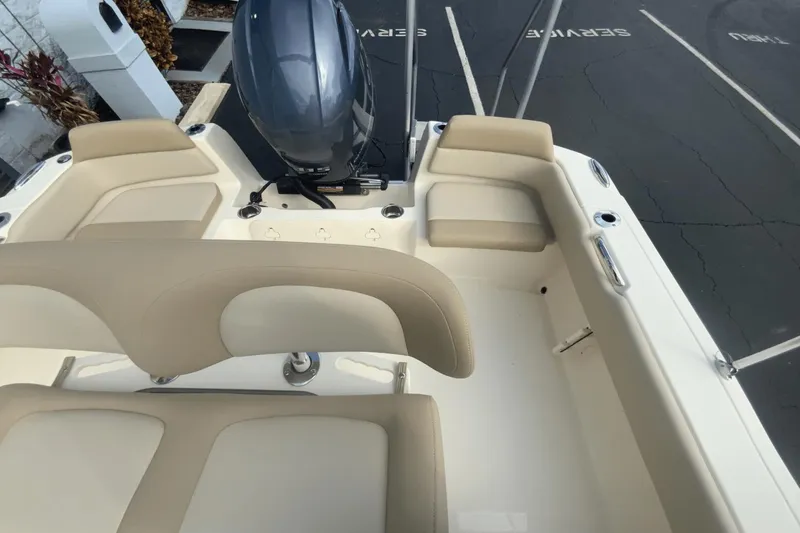 Slide: The Image of Scout 195 Sportfish 2024 - 16