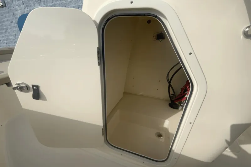 Slide: The Image of Scout 195 Sportfish 2024 - 8