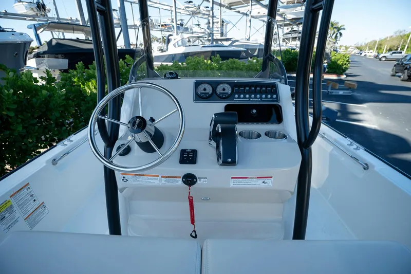 Slide: The Image of Boston Whaler 210 Montauk 2024 - 13