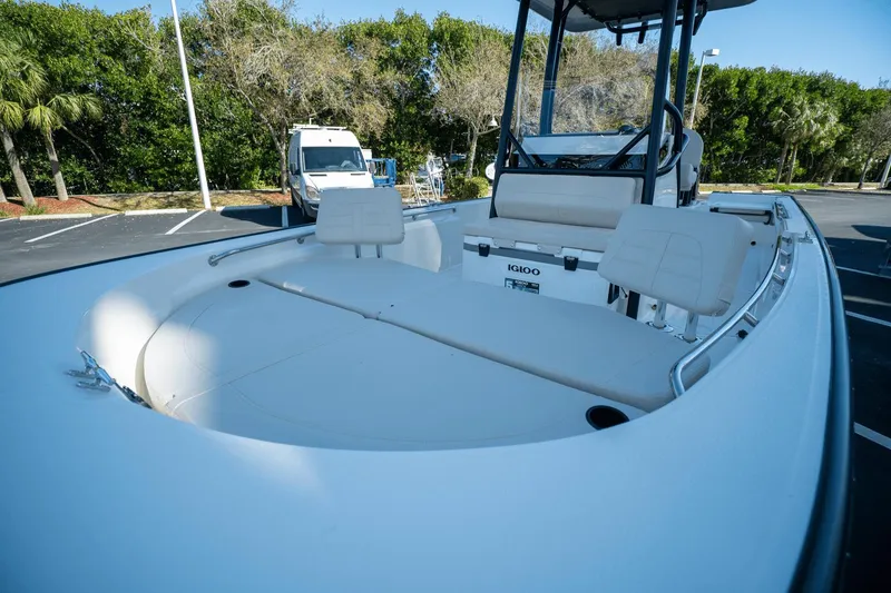 Slide: The Image of Boston Whaler 210 Montauk 2024 - 17