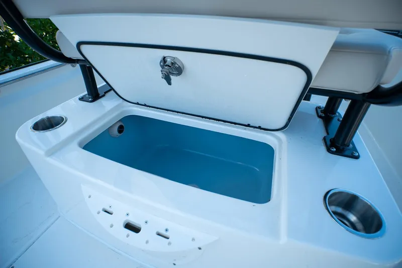 Slide: The Image of Boston Whaler 210 Montauk 2024 - 8