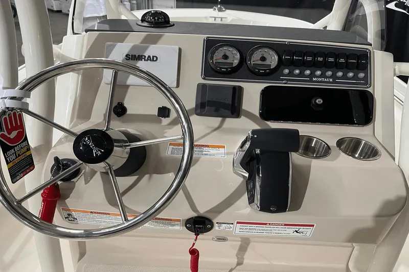 Slide: The Image of Boston Whaler 210 Montauk 2024 - 10
