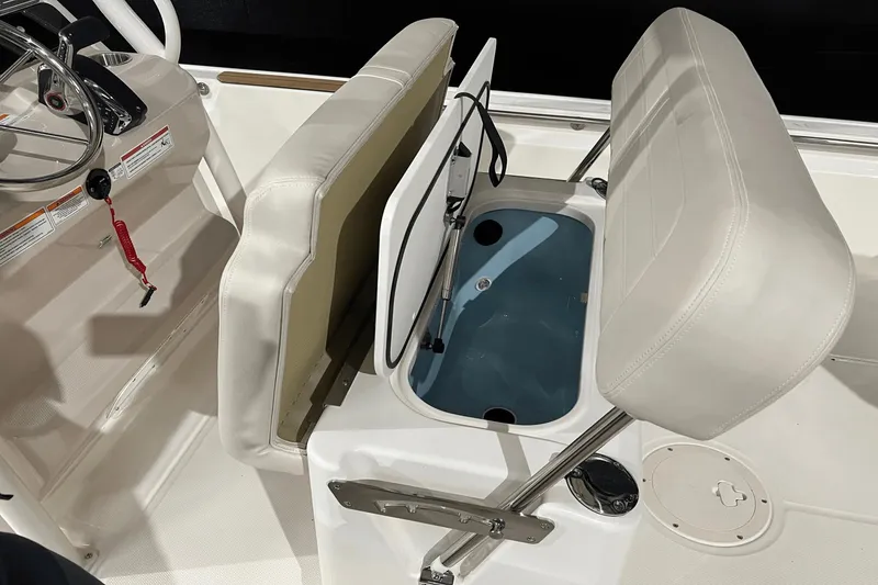 Slide: The Image of Boston Whaler 210 Montauk 2024 - 13
