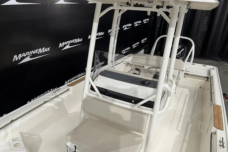 Slide: The Image of Boston Whaler 210 Montauk 2024 - 16
