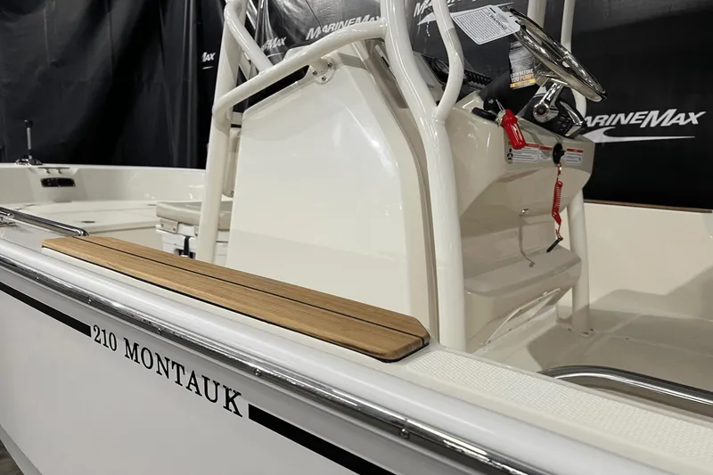 Slide: The Image of Boston Whaler 210 Montauk 2024 - 3