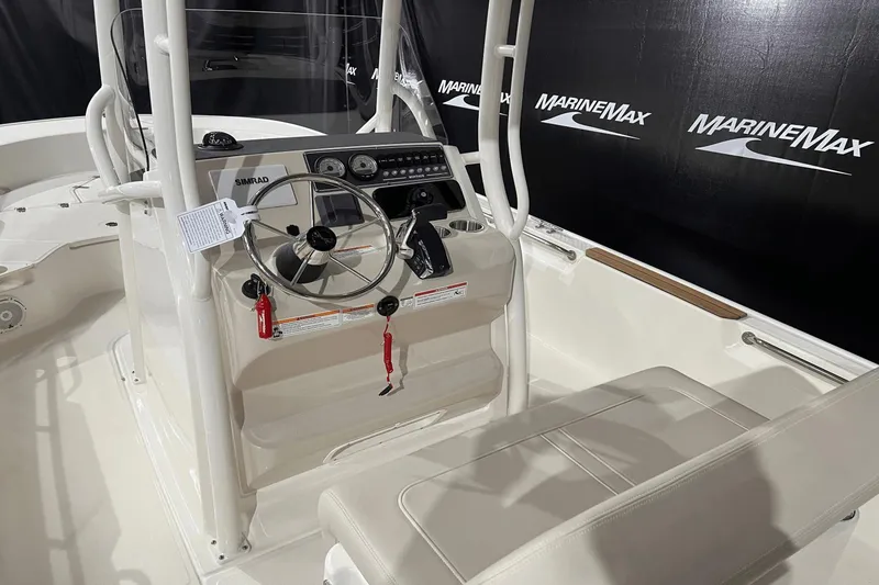 Slide: The Image of Boston Whaler 210 Montauk 2024 - 7