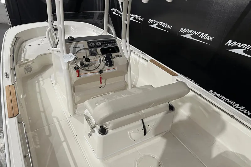 Slide: The Image of Boston Whaler 210 Montauk 2024 - 8