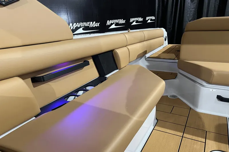 Slide: The Image of Aviara AV28 Surf 2024 - 16