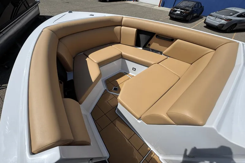 Slide: The Image of Aviara AV28 Surf 2024 - 34