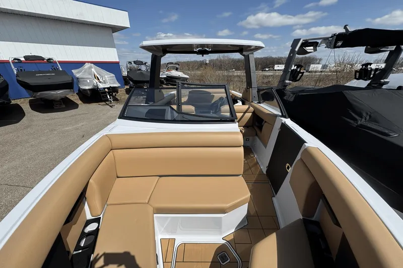 Slide: The Image of Aviara AV28 Surf 2024 - 37