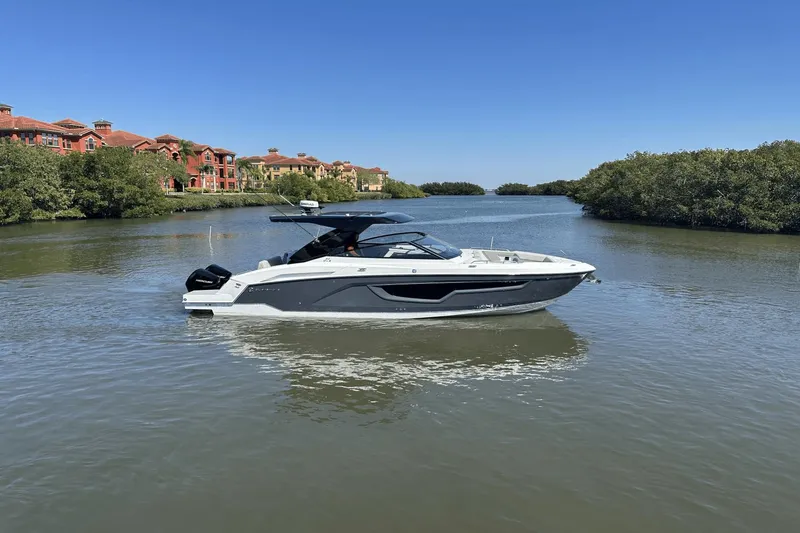 Slide: The Image of Cruisers Yachts 34 GLS OB 2024 - 0