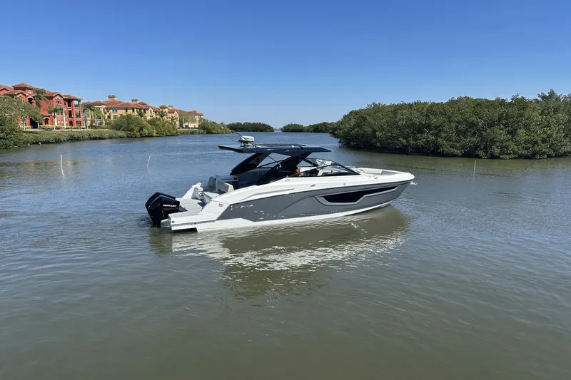 Slide: The Image of Cruisers Yachts 34 GLS OB 2024 - 1