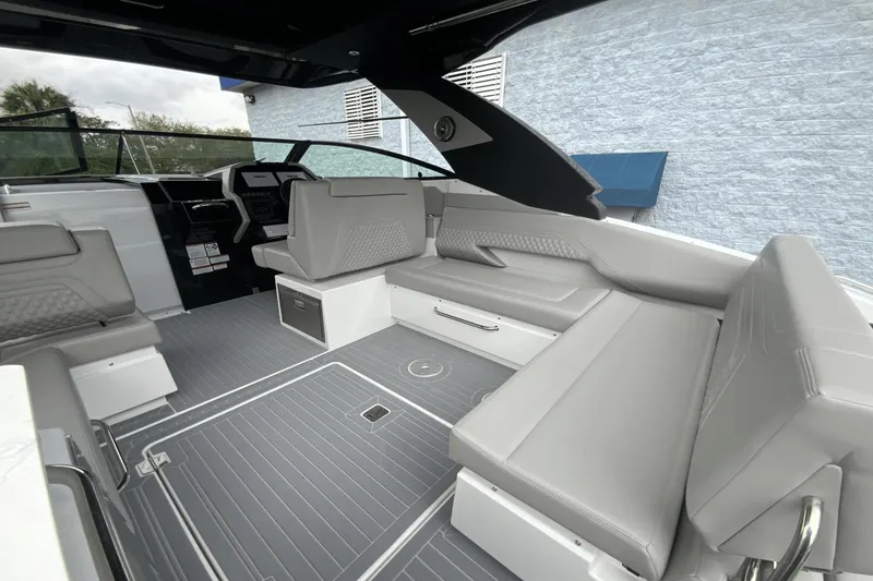 Slide: The Image of Cruisers Yachts 34 GLS OB 2024 - 12