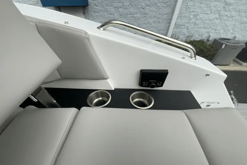 Slide: The Image of Cruisers Yachts 34 GLS OB 2024 - 14