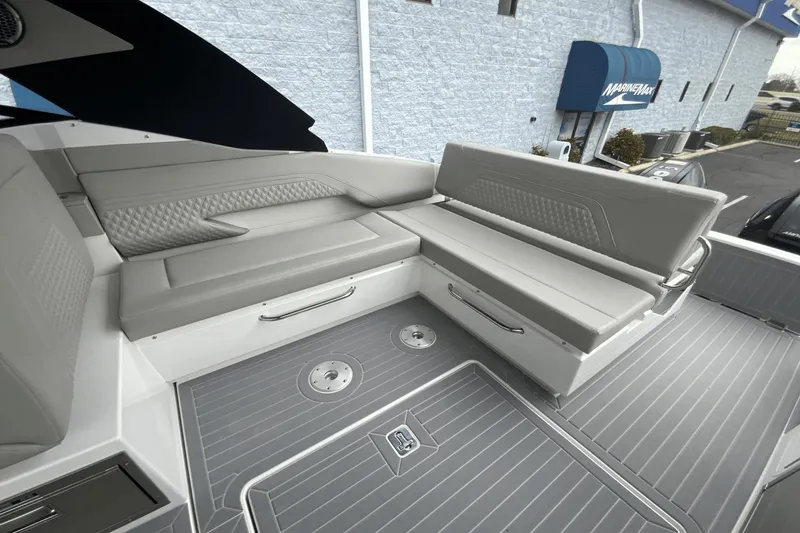 Slide: The Image of Cruisers Yachts 34 GLS OB 2024 - 15