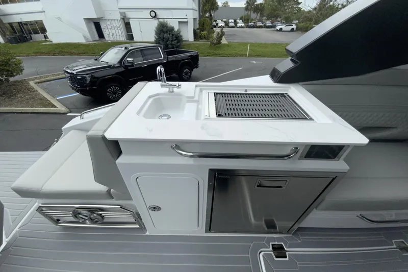 Slide: The Image of Cruisers Yachts 34 GLS OB 2024 - 16