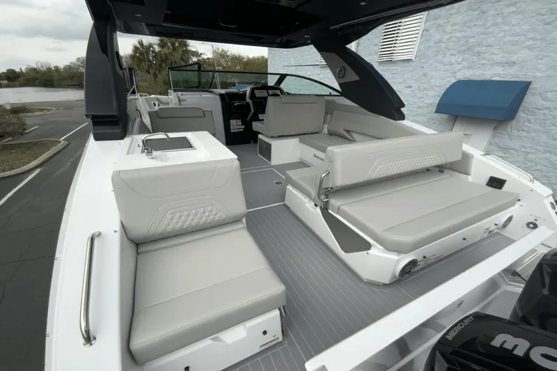Slide: The Image of Cruisers Yachts 34 GLS OB 2024 - 18