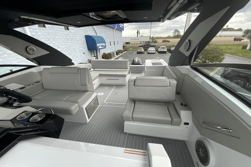 Slide: The Image of Cruisers Yachts 34 GLS OB 2024 - 21