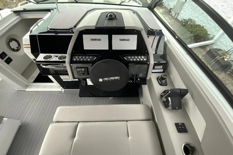 Slide: The Image of Cruisers Yachts 34 GLS OB 2024 - 23