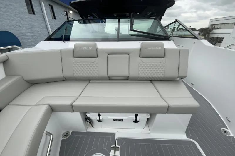 Slide: The Image of Cruisers Yachts 34 GLS OB 2024 - 28