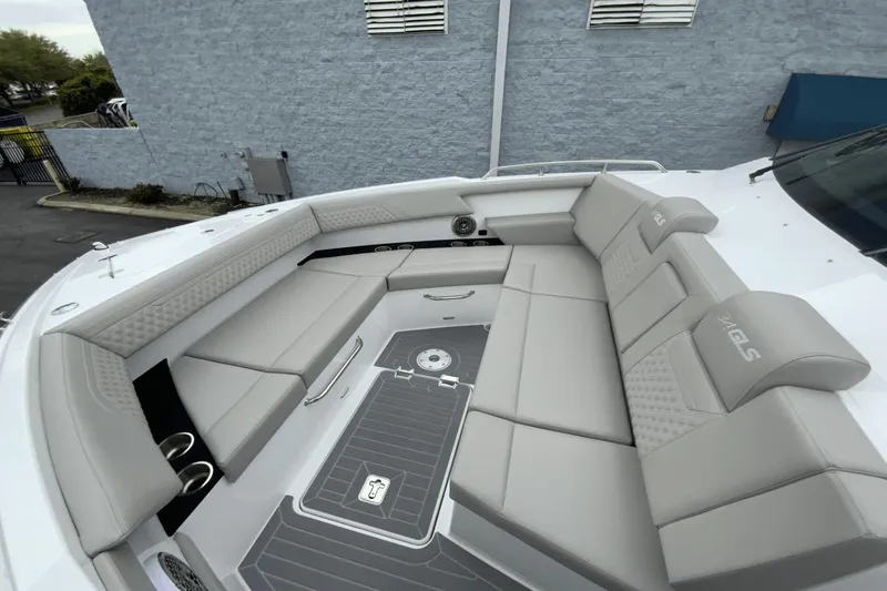 Slide: The Image of Cruisers Yachts 34 GLS OB 2024 - 29