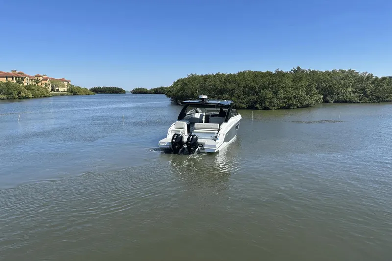 Slide: The Image of Cruisers Yachts 34 GLS OB 2024 - 3