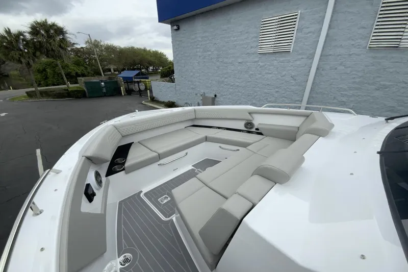 Slide: The Image of Cruisers Yachts 34 GLS OB 2024 - 30