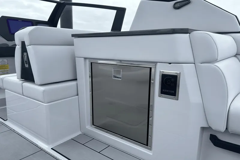 Slide: The Image of Aviara AV28 Outboard 2024 - 15