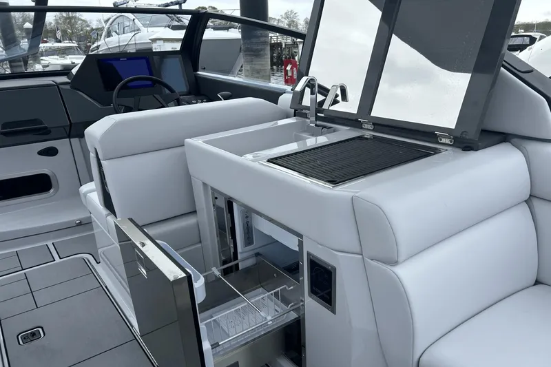 Slide: The Image of Aviara AV28 Outboard 2024 - 16