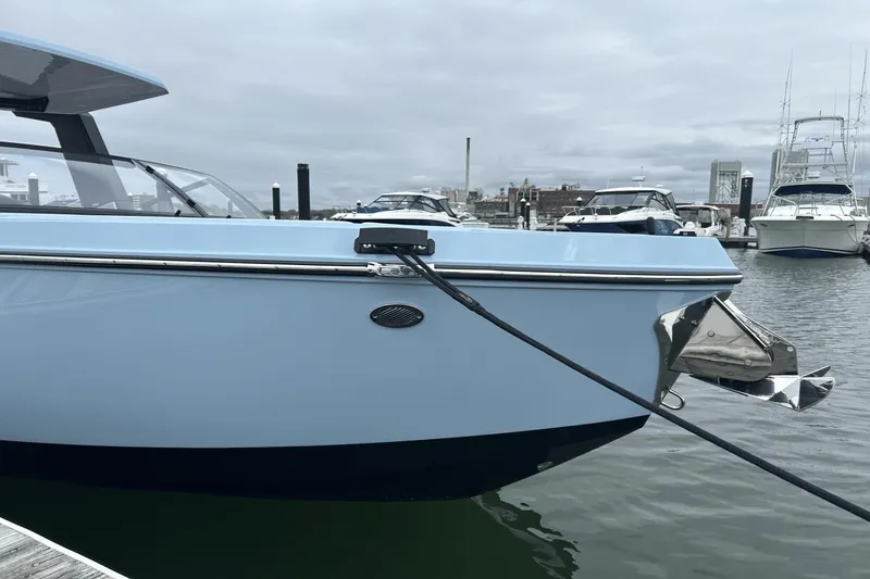 Slide: The Image of Aviara AV28 Outboard 2024 - 2