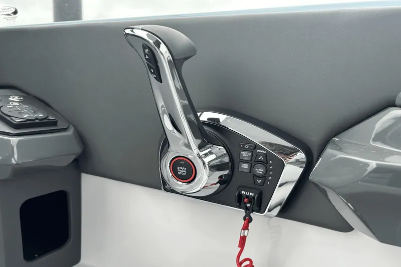 Slide: The Image of Aviara AV28 Outboard 2024 - 21