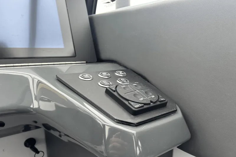 Slide: The Image of Aviara AV28 Outboard 2024 - 22