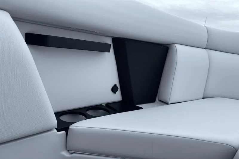 Slide: The Image of Aviara AV28 Outboard 2024 - 31