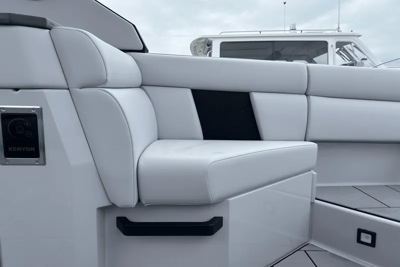 Slide: The Image of Aviara AV28 Outboard 2024 - 9