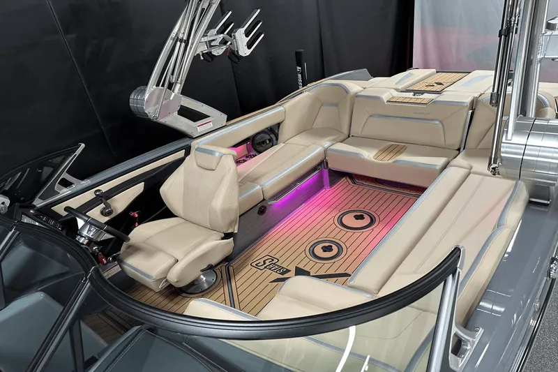 Slide: The Image of MasterCraft XStar S 2024 - 11