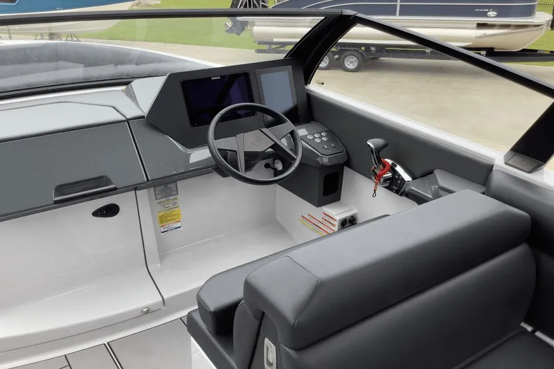 Slide: The Image of Aviara AV28 Surf 2024 - 13