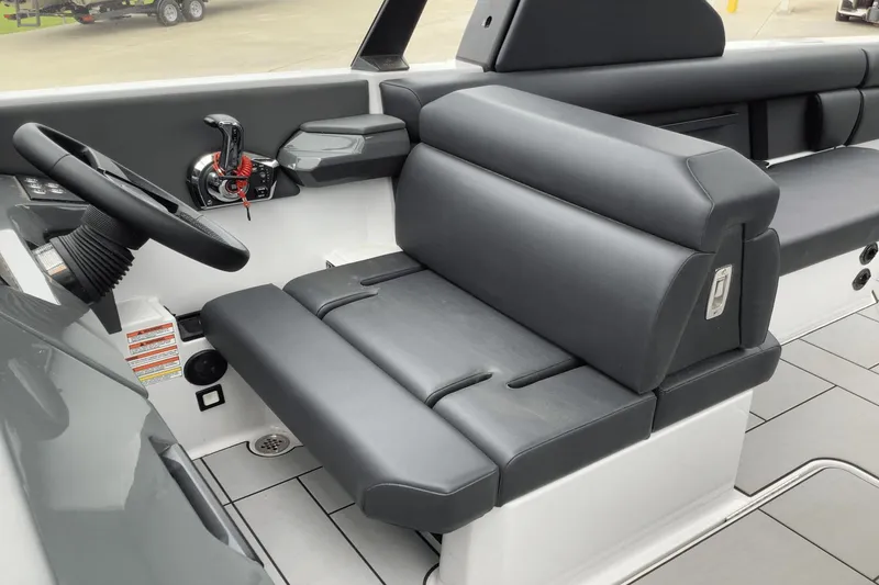 Slide: The Image of Aviara AV28 Surf 2024 - 16