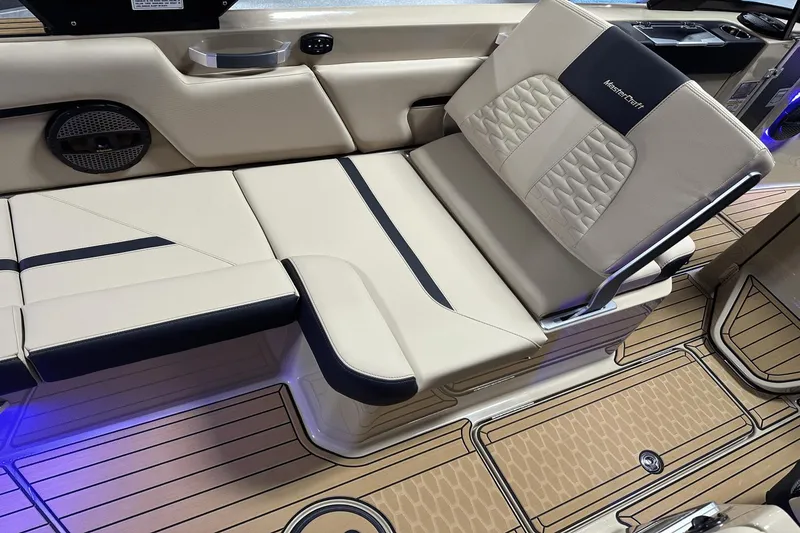 Slide: The Image of MasterCraft X26 2024 - 100