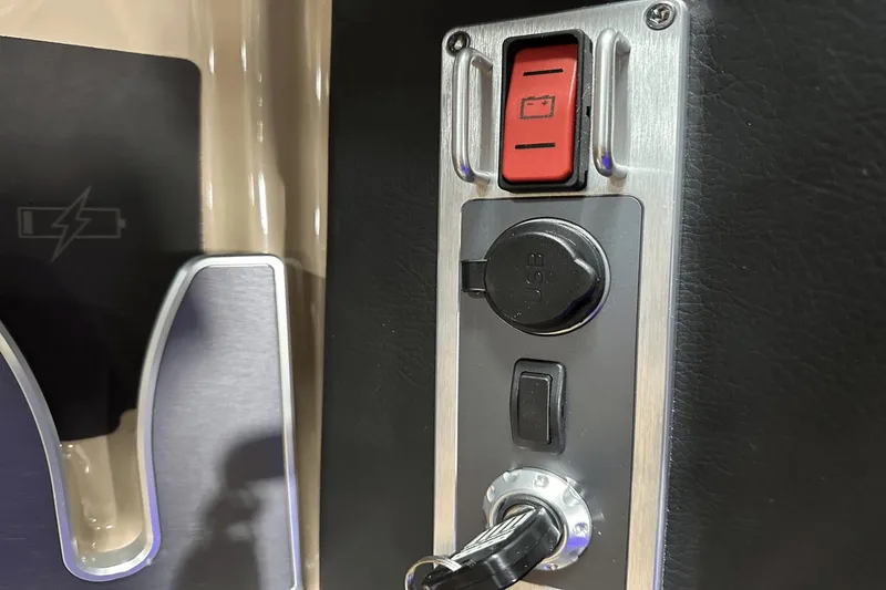 Slide: The Image of MasterCraft X26 2024 - 128