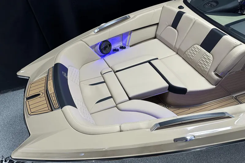 Slide: The Image of MasterCraft X26 2024 - 14