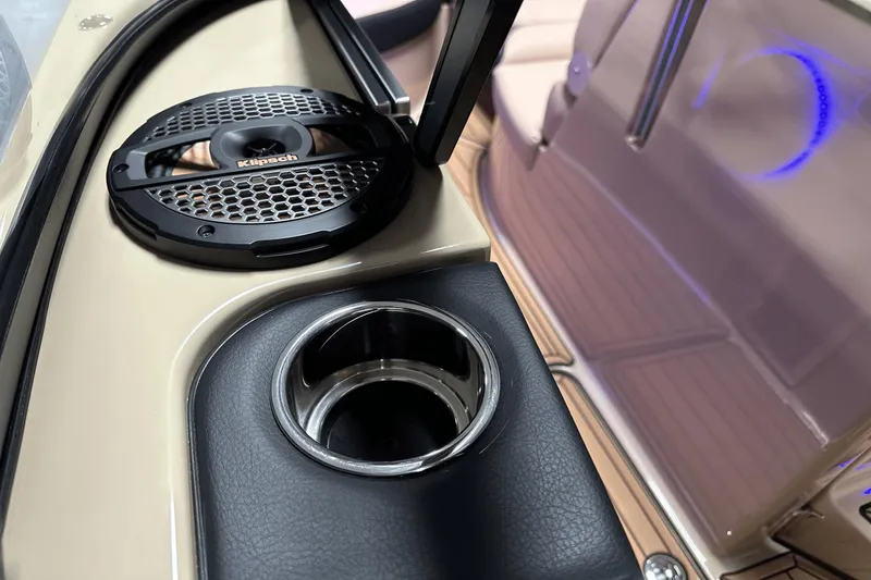 Slide: The Image of MasterCraft X26 2024 - 152