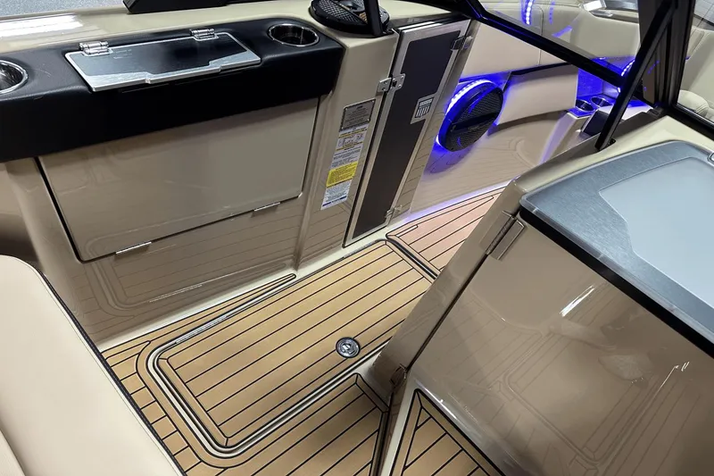 Slide: The Image of MasterCraft X26 2024 - 153
