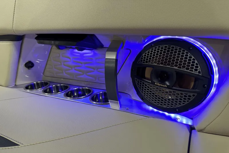 Slide: The Image of MasterCraft X26 2024 - 71