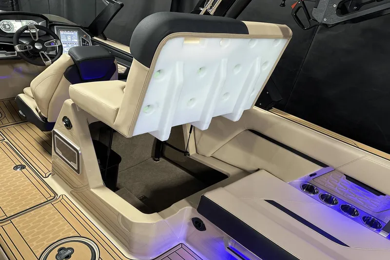 Slide: The Image of MasterCraft X26 2024 - 80