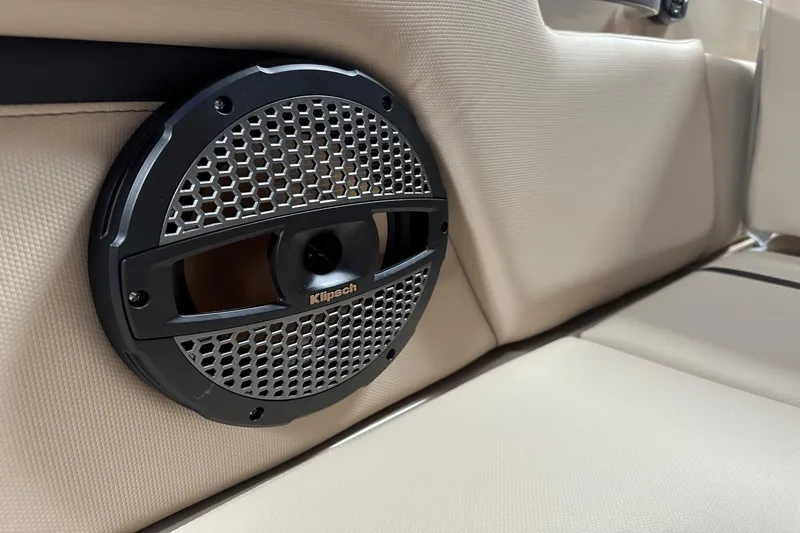 Slide: The Image of MasterCraft X26 2024 - 96