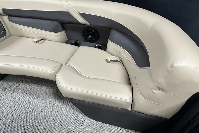 Slide: The Image of Barletta Cabrio 2024 - 100